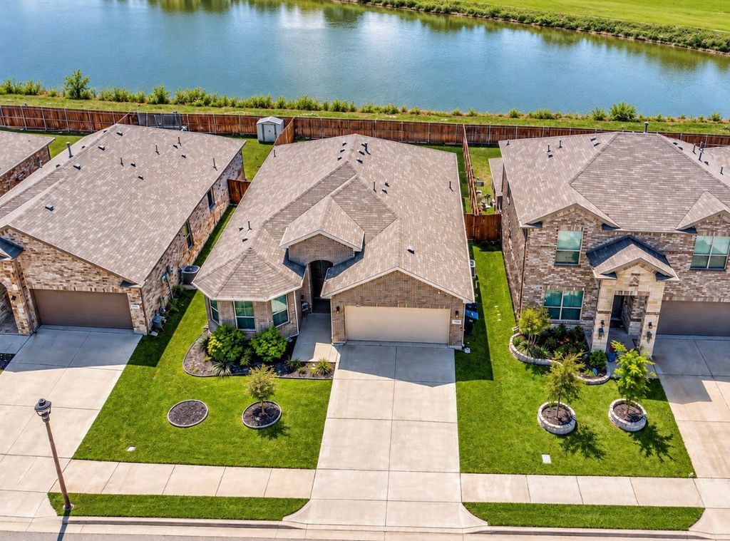 221 Oldcastle Way, Fort Worth, TX 76052 — exterior