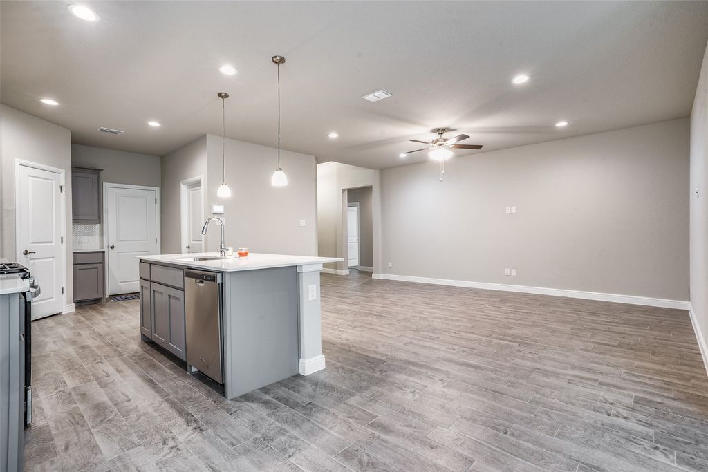 221 Oldcastle Way, Fort Worth, TX 76052 — photo 4