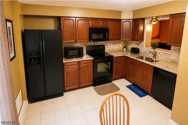82 Tiffany Blvd, Newark City, NJ 07104