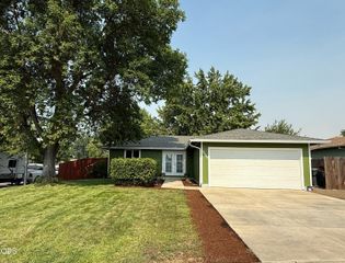 2607 Castle Circle, White City, OR 97503