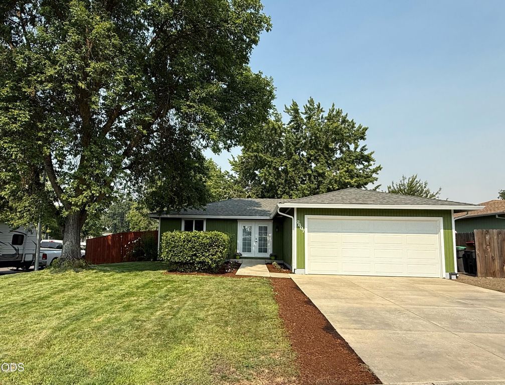 2607 Castle Circle, White City, OR 97503