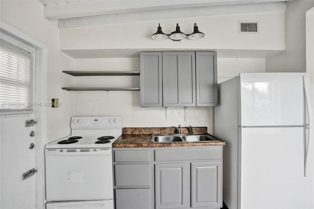 2111 York St, Opa-locka, FL 33054