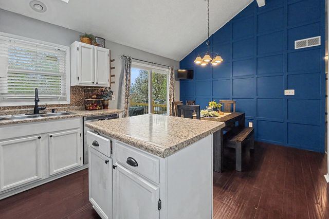 1930 Thornton Court, Des Moines, IA 50320
