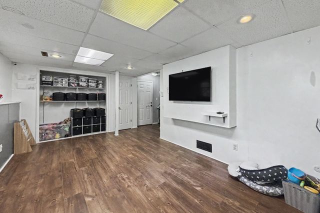 1930 Thornton Court, Des Moines, IA 50320