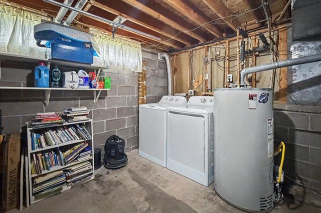 1930 Thornton Court, Des Moines, IA 50320