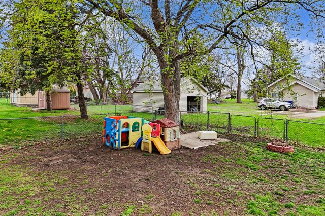 1930 Thornton Court, Des Moines, IA 50320