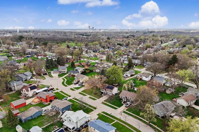 1930 Thornton Court, Des Moines, IA 50320