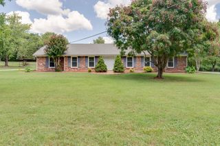 195 Dry Creek Rd, Goodlettsville, TN 37072