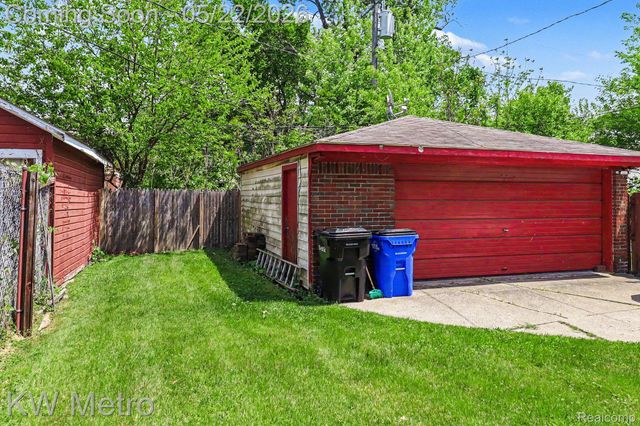 9116 Meyers Road, Detroit, MI 48228