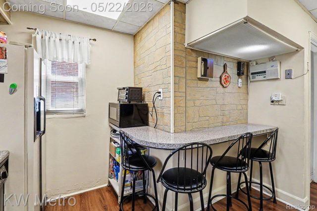 9116 Meyers Road, Detroit, MI 48228