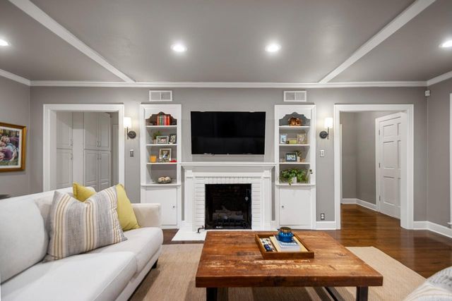 6523 Cantrell Road, Little Rock, AR 72207