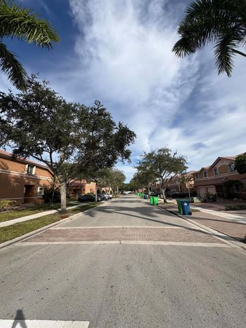 2000 NW 99th Way, Sunrise, FL 33322