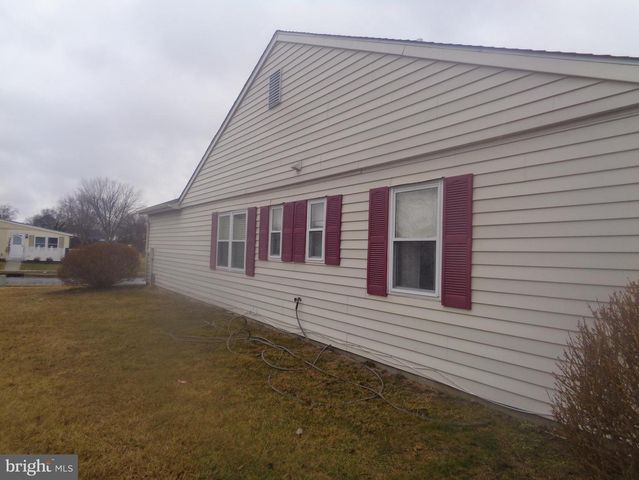 130 DORCHESTER DR, Southampton, NJ 08088