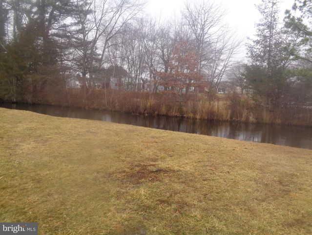 130 DORCHESTER DR, Southampton, NJ 08088