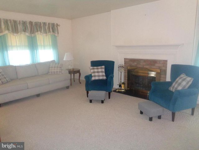 130 DORCHESTER DR, Southampton, NJ 08088