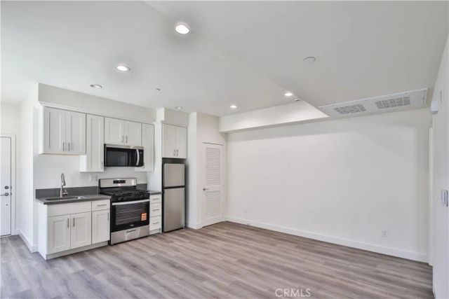 6836 Whitman Avenue, Van Nuys, CA 91406