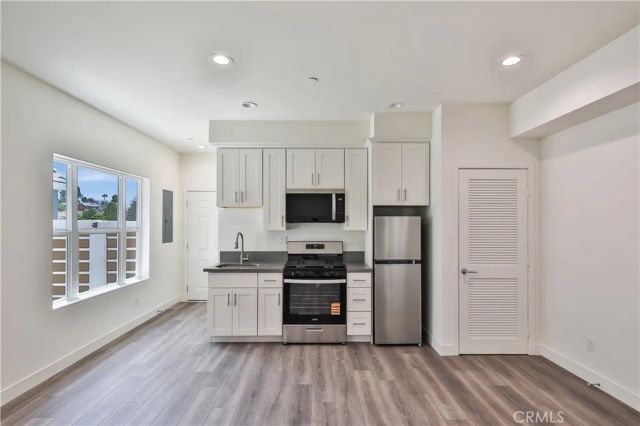 6836 Whitman Avenue, Van Nuys, CA 91406