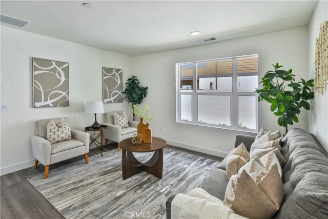 6836 Whitman Avenue, Van Nuys, CA 91406