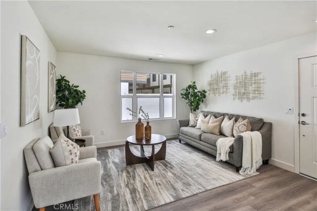 6836 Whitman Avenue, Van Nuys, CA 91406