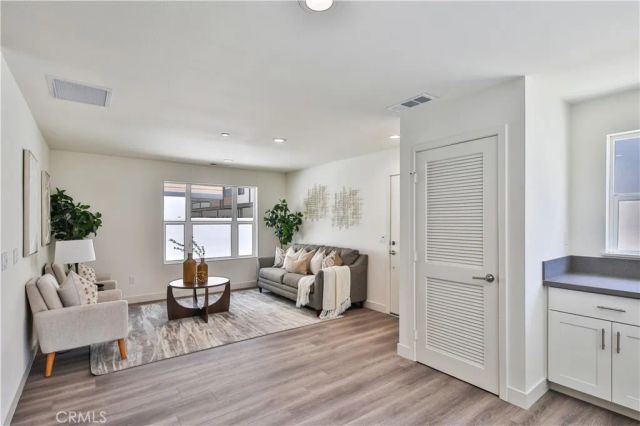 6836 Whitman Avenue, Van Nuys, CA 91406