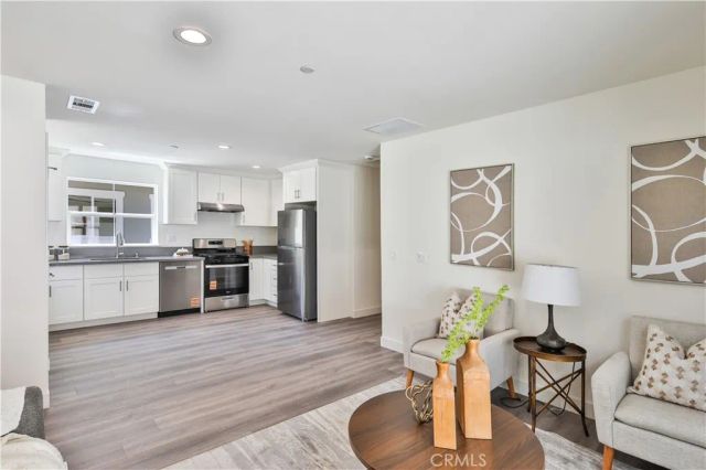 6836 Whitman Avenue, Van Nuys, CA 91406