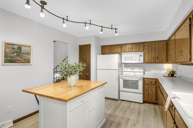 6624 Edgemont Boulevard N, Brooklyn Park, MN 55428