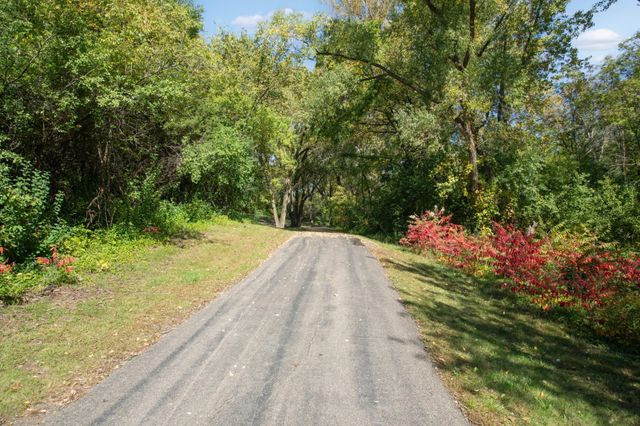 6624 Edgemont Boulevard N, Brooklyn Park, MN 55428