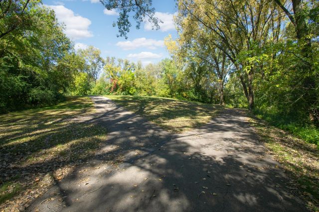 6624 Edgemont Boulevard N, Brooklyn Park, MN 55428