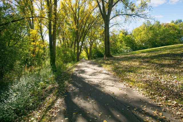 6624 Edgemont Boulevard N, Brooklyn Park, MN 55428