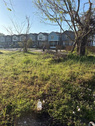 1826 Dewalt Street, Houston, TX 77088