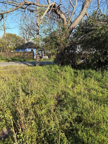 1826 Dewalt Street, Houston, TX 77088