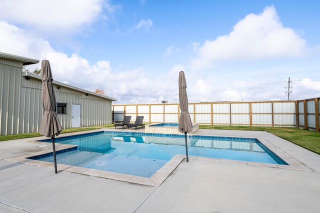 301 Estate Dr, Houma, LA 70364