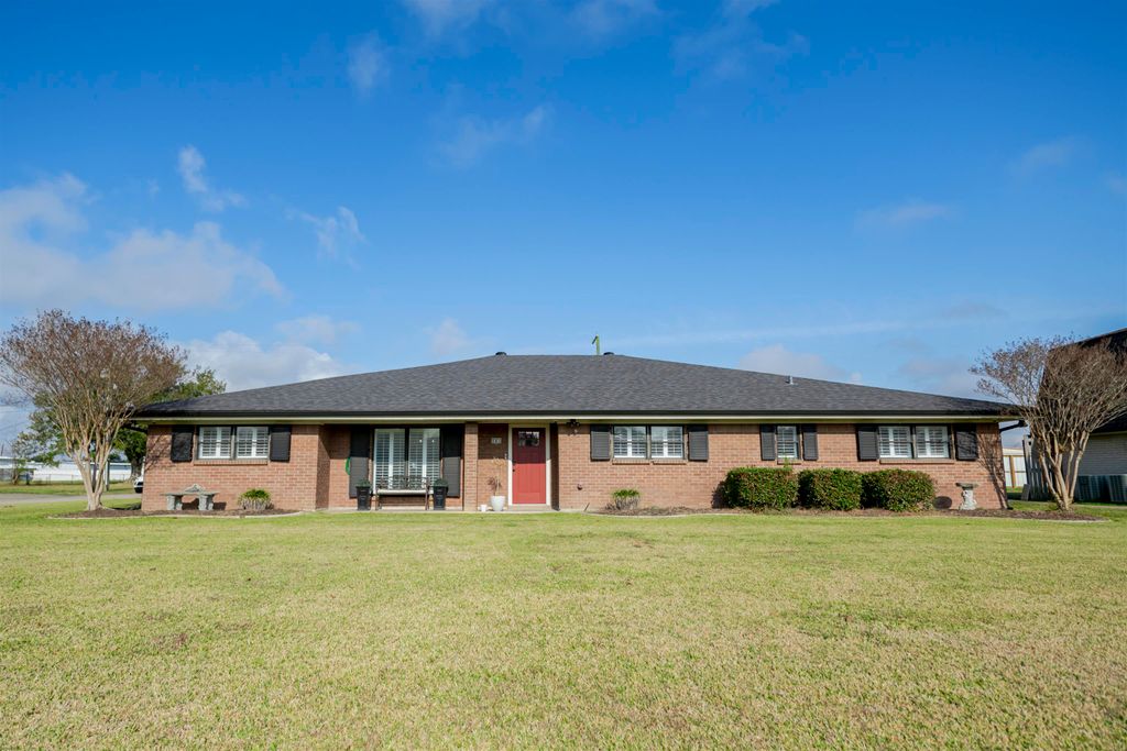 301 Estate Dr, Houma, LA 70364