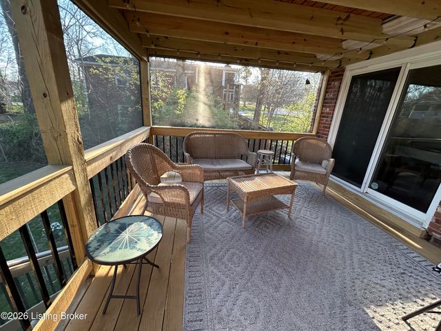 12516 Farmbrook Dr, Louisville, KY 40243