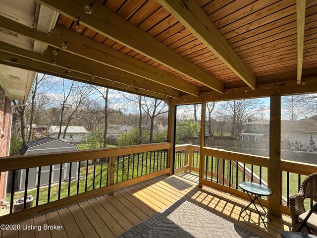 12516 Farmbrook Dr, Louisville, KY 40243