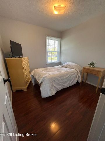 12516 Farmbrook Dr, Louisville, KY 40243