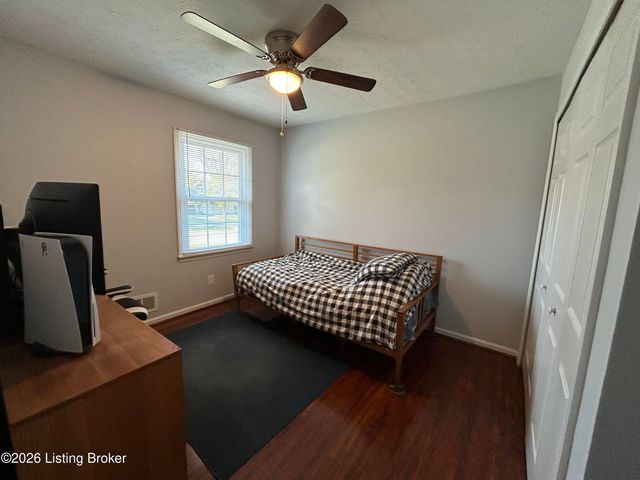 12516 Farmbrook Dr, Louisville, KY 40243