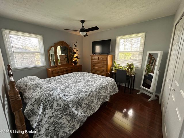 12516 Farmbrook Dr, Louisville, KY 40243