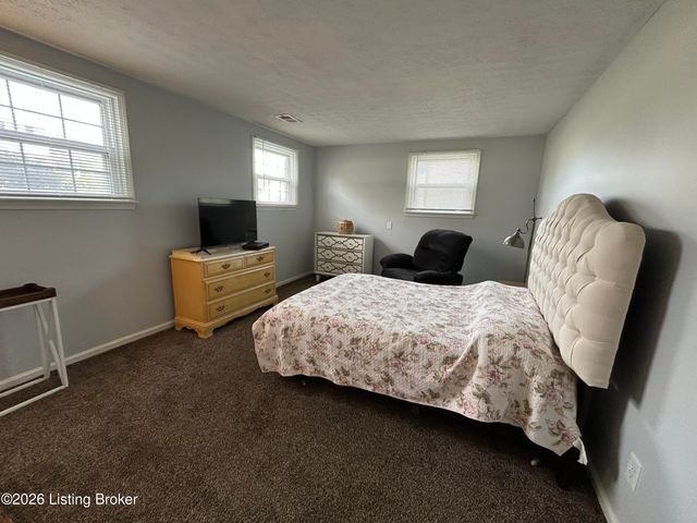 12516 Farmbrook Dr, Louisville, KY 40243