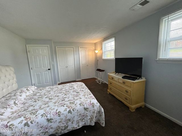 12516 Farmbrook Dr, Louisville, KY 40243