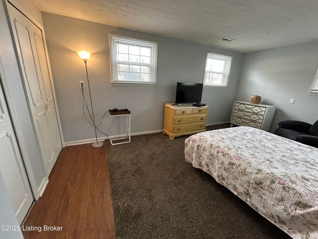 12516 Farmbrook Dr, Louisville, KY 40243