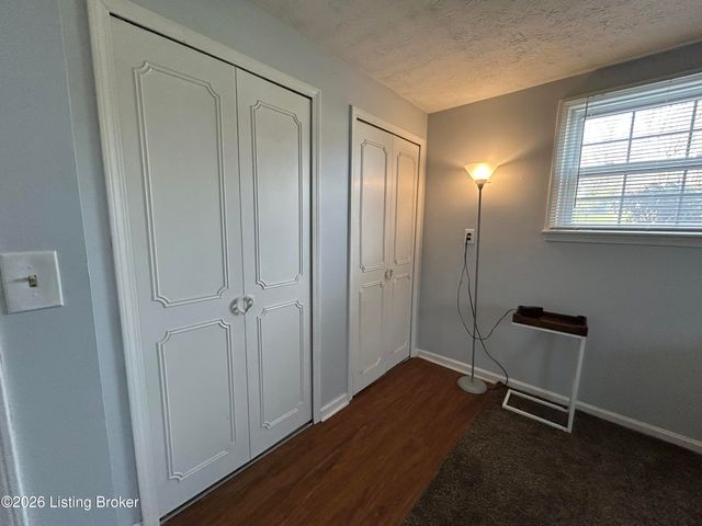 12516 Farmbrook Dr, Louisville, KY 40243