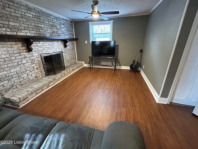 12516 Farmbrook Dr, Louisville, KY 40243