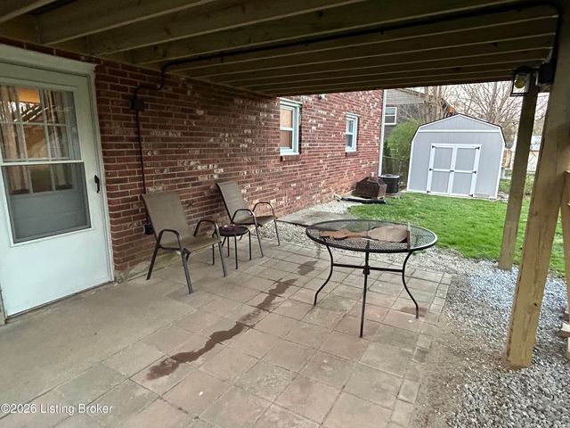 12516 Farmbrook Dr, Louisville, KY 40243
