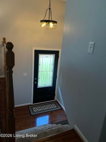 12516 Farmbrook Dr, Louisville, KY 40243