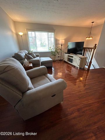 12516 Farmbrook Dr, Louisville, KY 40243