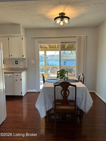 12516 Farmbrook Dr, Louisville, KY 40243