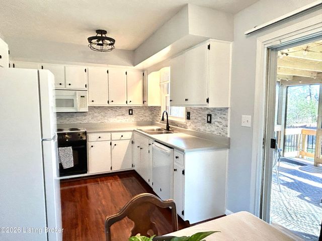 12516 Farmbrook Dr, Louisville, KY 40243