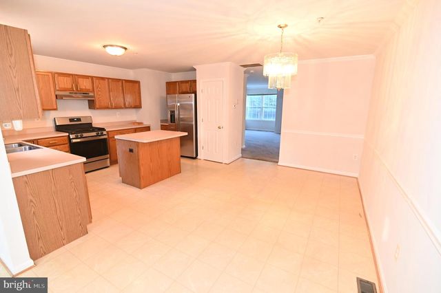 7913 HEATHERLEIGH PL, White Plains, MD 20695