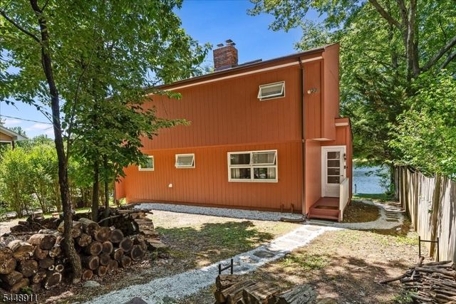 907 Plymouth Lake Dr, Stillwater Twp., NJ 07860